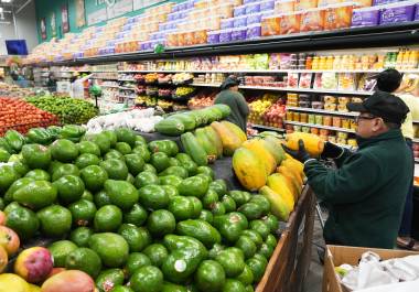 Trump y su gobierno han insistido durante mucho tiempo en que los aranceles no aumentan los precios al consumidor. FOTO: