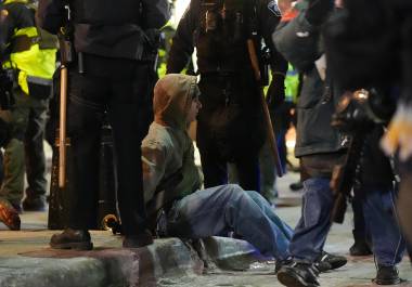 El contexto de esta tensión se intensifica tras las muertes de dos manifestantes a manos de agentes federales en Minneapolis. FOTO: