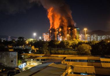 Hay al menos 36 muertos, aproximadamente 279 extraviados y 29 hospitalizados, derivado de un incendio en un complejo residencial de 8 torres, ubicado en el distrito de Tai Po, en Hong Kong.