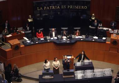 Este fin de semana, senadores morenistas y aliados encabezaron el proceso de insaculación de los primeros cargos del Poder Judicial que serán sometidos a votación. Loret de Mola lo calificó como un acto de simulación.