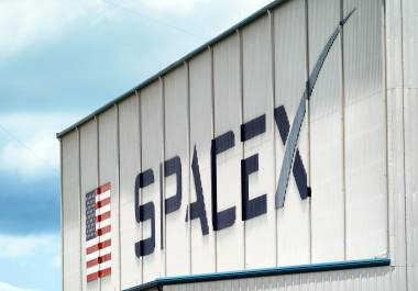 SpaceX cerró el viernes su primer día de cotización en el índice Nasdaq de Wall Street con un crecimiento de 19.3%.
