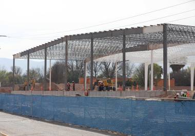 Las nuevas bodegas en construcción sobre el Bulevar Venustiano Carranza han generado inquietud entre los vecinos de la zona.