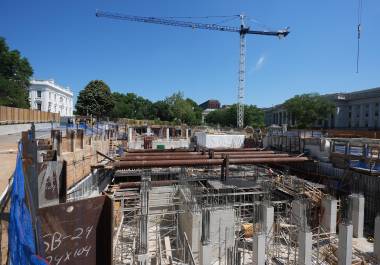 La construcción del edificio, anexo a la residencia presidencial, tendrá un presupuesto de 400 millones de dólares, el doble de lo estimado en un inicio.