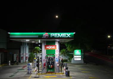 Especialistas consideran que la llegada de un nuevo director no modificará la estrategia operativa y financiera de Pemex.