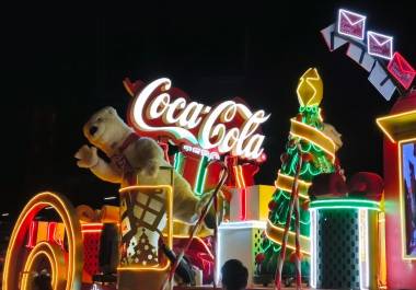 La Caravana Coca-Cola 2025 inicia su recorrido en México. Consulta las ciudades confirmadas, las esperadas y cómo saber si tu estado recibirá la tradicional caravana navideña.