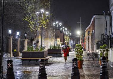 La llegada del primer frente frío trae consigo cielos nublados y un ambiente fresco poco común para el verano en la región.