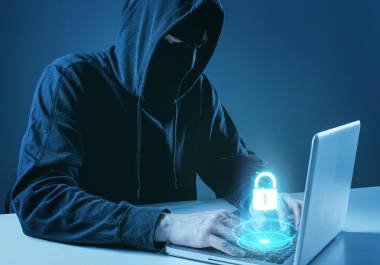 La Policía Cibernética recomendó evitar enlaces y códigos sospechosos para reducir riesgos de fraude o robo de información.