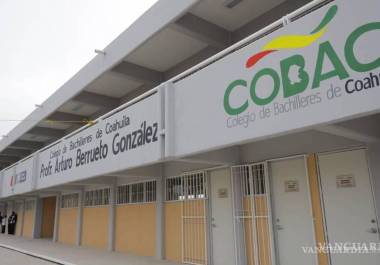 El director general del COBAC informó que cerca del 10 por ciento del personal docente trabaja con contratos temporales desde hace siete años, debido a la falta de recursos federales y a la ausencia de concursos para otorgar plazas.