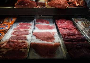 Los productores deben cubrir los costos de alimentación y sanidad del ganado que no puede exportarse, lo que también se refleja en los precios finales.