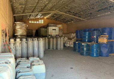 Gabinete de Seguridad de México informó el desmantelamiento de una bodega en Ahome, Sinaloa, con miles de litros de metanfetamina y químicos.