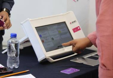 El nuevo mecanismo no sustituirá el voto anticipado en boleta física, sino que funcionará bajo un modelo híbrido.