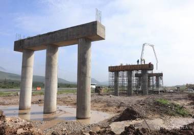 La ampliación de la carretera a Derramadero es una de las obras viales clave para la Región Sureste de la entidad.