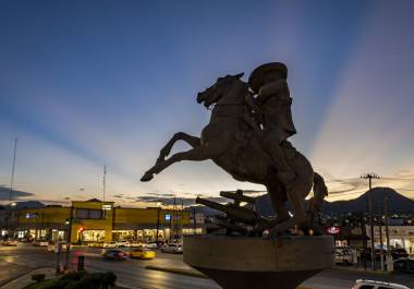 Una de las hazañas más reconocidas en nuestra ciudad es la del general Francisco Coss, arrastrando un cañón enemigo.