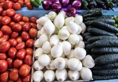 El alza en frutas y verduras disparó la inflación durante la primera quincena de marzo.