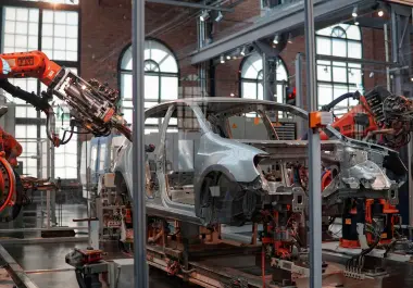 Mercedes-Benz es una de las armadoras con peor producción, con 43% menos, pues está en proceso de cierre una planta que operaba con Nissan en Aguascalientes.