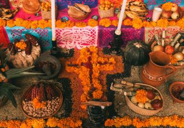 El Día de Muertos es una de las tradiciones más emblemáticas de México.