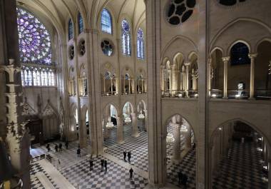 Vista general del Interior de la Catedral de Notre-Dame tras la restauración. Cinco años después, París recupera a su icónica catedral.