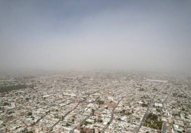 La diferencia en las medidas de Nuevo León y Coahuila deja en evidencia la falta de coordinación ante la crisis ambiental.