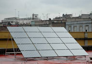 La CFE, ha puesto en marcha un programa de entrega e instalación de sistemas de paneles solares.