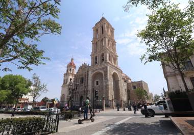 El INAH en Coahuila da su visto bueno al proyecto de iluminación de la Catedral de Santiago en Saltillo, con el fin de dignificar el inmueble sin alterar su esencia histórica.