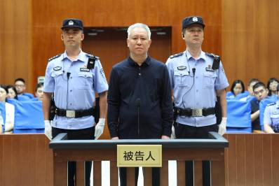 Hui Ka Yan, también conocido como Xu Jiayin, fundador de la inmobiliaria Evergrande, en su juicio en el Tribunal Popular Intermedio de Shenzhen, en la provincia de Guangdong, China, el 20 de agosto de 2026.