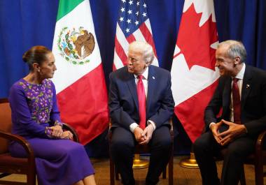 La presidenta de México, Claudia Sheinbaum, el mandatario de EU, Donald Trump y el primer ministro canadiense, Mark Carney en Washington.