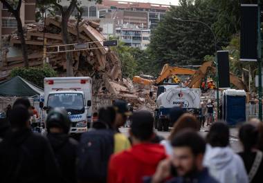 El Gobierno de Venezuela elevó a 235 los muertos y a cuatro mil 300 los heridos por los terremotos de magnitud 7.2 y 7.5 de la víspera, cuya devastación golpeó especialmente al estado La Guaira.