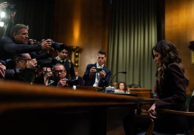 Noem fue destituida poco después de que aparentemente cruzara una de las pocas líneas rojas de la Casa Blanca de Trump: pareció delegar la responsabilidad de sus propios problemas políticos a la Casa Blanca.