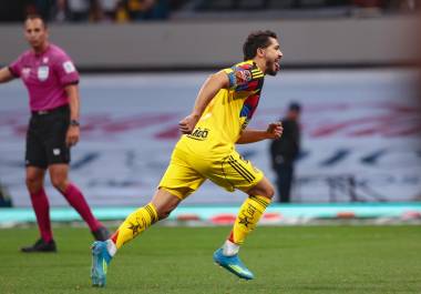Henry Martín descontó desde el punto penal y acerca al América en el segundo tiempo.