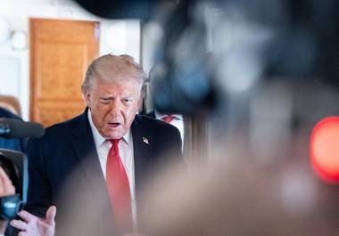 “No prometí nada”, afirmó Trump al ser cuestionado sobre sus declaraciones de campaña en 2024 respecto a mantener a EU fuera de guerras extranjeras.