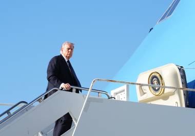 Trump declaró el domingo que el ejército estadounidense tiene la intención de mantener su ataque contra Irán durante “cuatro a cinco semanas” si es necesario, insistiendo en que “no será difícil” para Israel y Estados Unidos mantener la intensidad de la batalla, aun cuando advirtió sobre la posibilidad de más bajas estadounidenses.