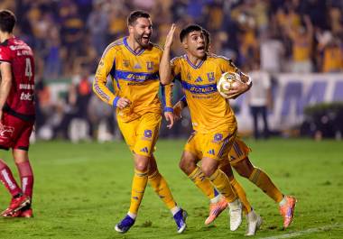 Los Tigres lograron la remontada con un 5-0 sobre los Xolos de Tijuana en el Estadio Universitario, resultado que revirtió el marcador global y les aseguró su lugar en las Semifinales.