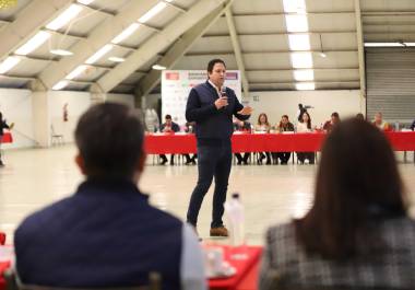 El alcalde electo de Saltillo adelantó parte de sus planes ante empresarios de la Canacintra.