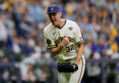 Los Brewers de Milwaukee celebraron su primera victoria en la Serie Mundial 2026, luego de una dramática novena entrada marcada por la revisión arbitral solicitada por Kevin Cash.