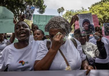Manifestantes en Nairobi exigen respuestas y protección gubernamental tras la muerte de ciudadanos africanos reclutados bajo falsas promesas de trabajo en Rusia.