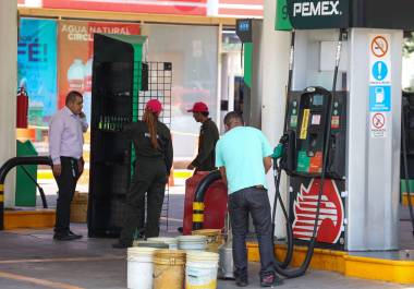 La Profeco mantiene operativos para verificar que las estaciones de gasolina cumplan con la ley.