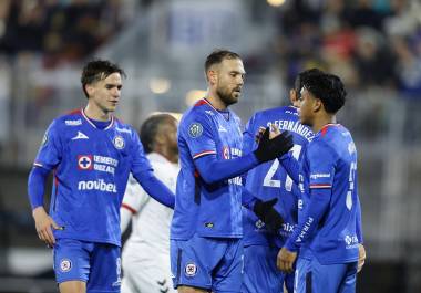 Cruz Azul fue contundente en Canadá y venció 3-0 al Vancouver FC en la Ida de la Primera Ronda de la Concacaf Champions Cup, resultado que lo acerca a la siguiente fase.