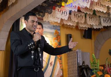 Visita. El cantante mantiene una fuerte conexión con Coahuila, tierra natal de su esposa y parte importante de su historia personal.