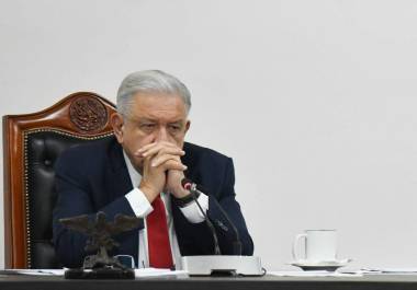 Asevera el periodista Raymundo Riva Palacio que la reacción de López Obrador frente a Estados Unidos ha sido patética, pues aún sigue “pidiéndole información a Estados Unidos” sobre cómo ocurrió la captura de los capos.