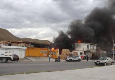 El incendio no ha podido ser controlado por las autoridades.