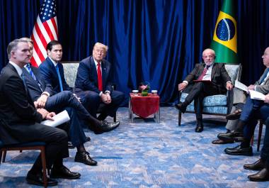 El presidente brasileño Luiz Inácio Lula da Silva y Donald Trump durante una reunión bilateral; a pesar de las tensiones.