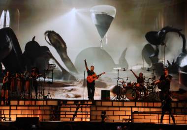 El cantautor español puso a cantar a los saltillenses en el Estadio Francisco I. Madero con sus grandes éxitos.