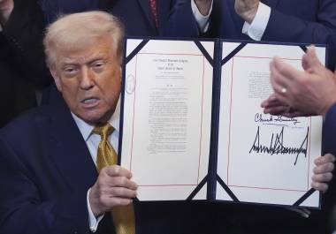 El presidente de EU, Donald Trump, firmó una orden ejecutiva para declarar al fentanilo, droga que ha generado estragos en la población estadounidense en años recientes, “como un arma de destrucción masiva”.