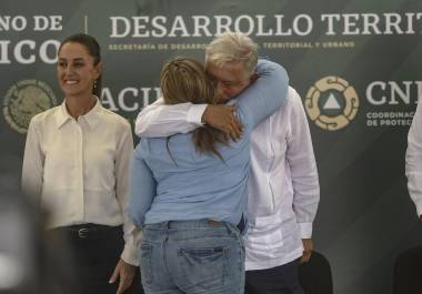 El presidente López Obrador conversó con los deudos de los mineros de Pasta de Conchos, prometiéndoles recuperar los restos.