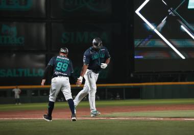 Chris Carter llegó a 10 jonrones en la temporada al castigar el pitcheo regiomontano con un vuelacercas de dos anotaciones.