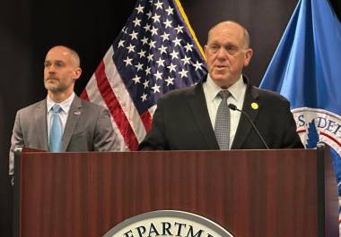 El zar fronterizo de la Casa Blanca, Tom Homan, adelantó que han ido saliendo agentes de Minnesota ante las protestas que fueron escalando.