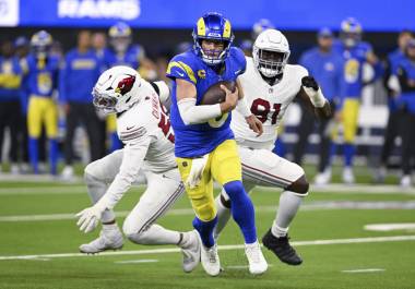 Arizona, ya eliminado de la postemporada, mantuvo el juego cerrado hasta los últimos minutos, pero no logró superar a los Rams.