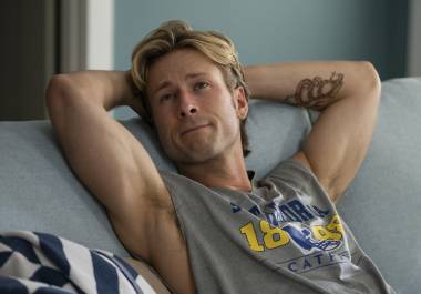 ¡Entrevista de lujo! Se consolida Glenn Powell como el nuevo héroe y galán en Hollywood