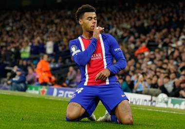 El conjunto francés venció 4-2 al Manchester City y se colocó en la cima de la clasificación de la Champions League.