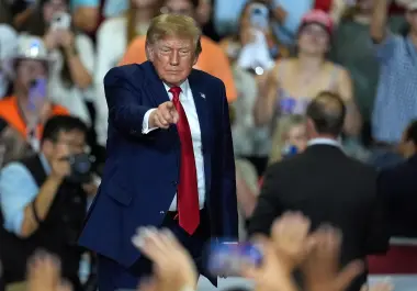El presidente de Estados Unidos, Donald Trump cuestionó este miércoles sobre cómo la mandataria de México, Claudia Sheinbaum, pasó de bailar ballet en su juventud a ser presidenta de la nación.